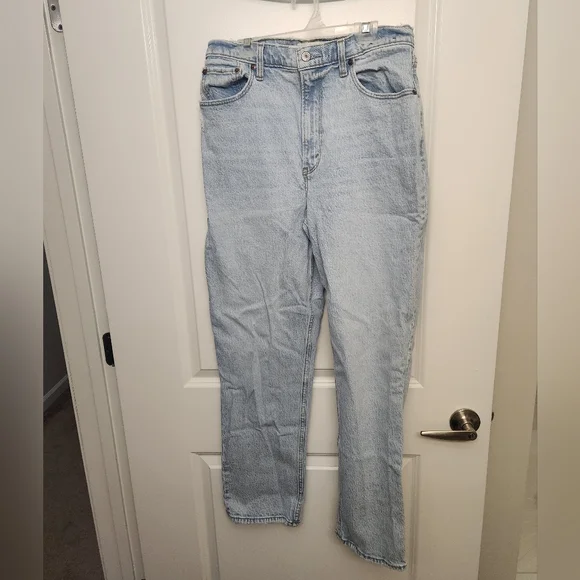 Abercrombie & Fitch Curve Love 90's Straight Ultra High Rise Jeans - Picture 1 of 4